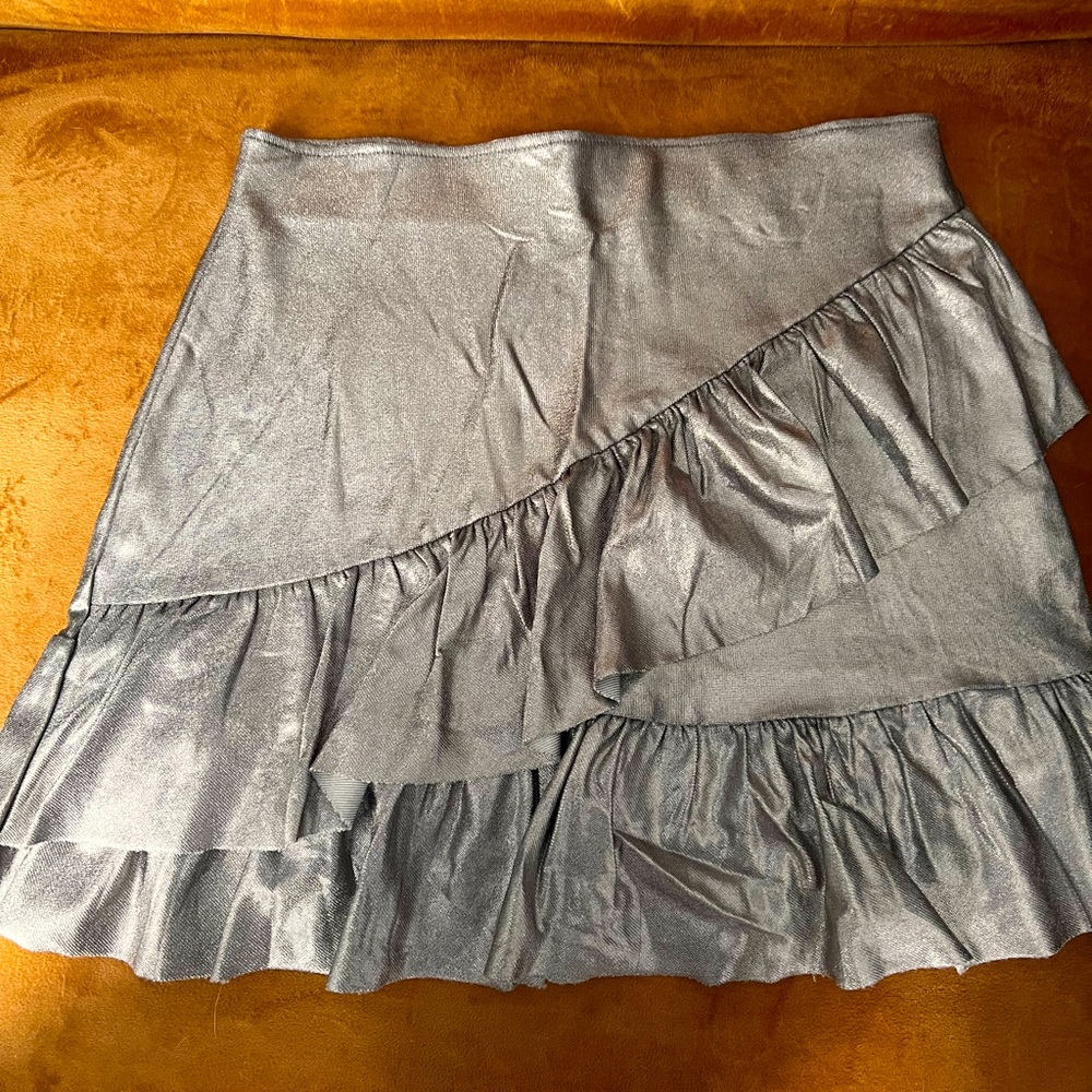 PULL & BEAR PLATINUM SKIRT SIZE SMALL